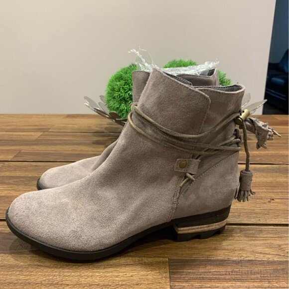 ☑️sorel booties. Gray. Brand new. Size 9. Adjustable ankle strap. Stunning… - Picture 2 of 10